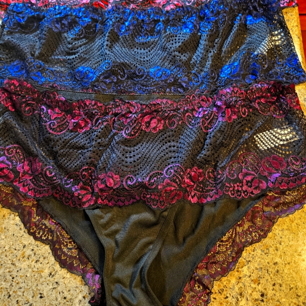 Women's NWT Plus Size-4XL Lace mid-rise panties, 3 multicolor panties to pkg.